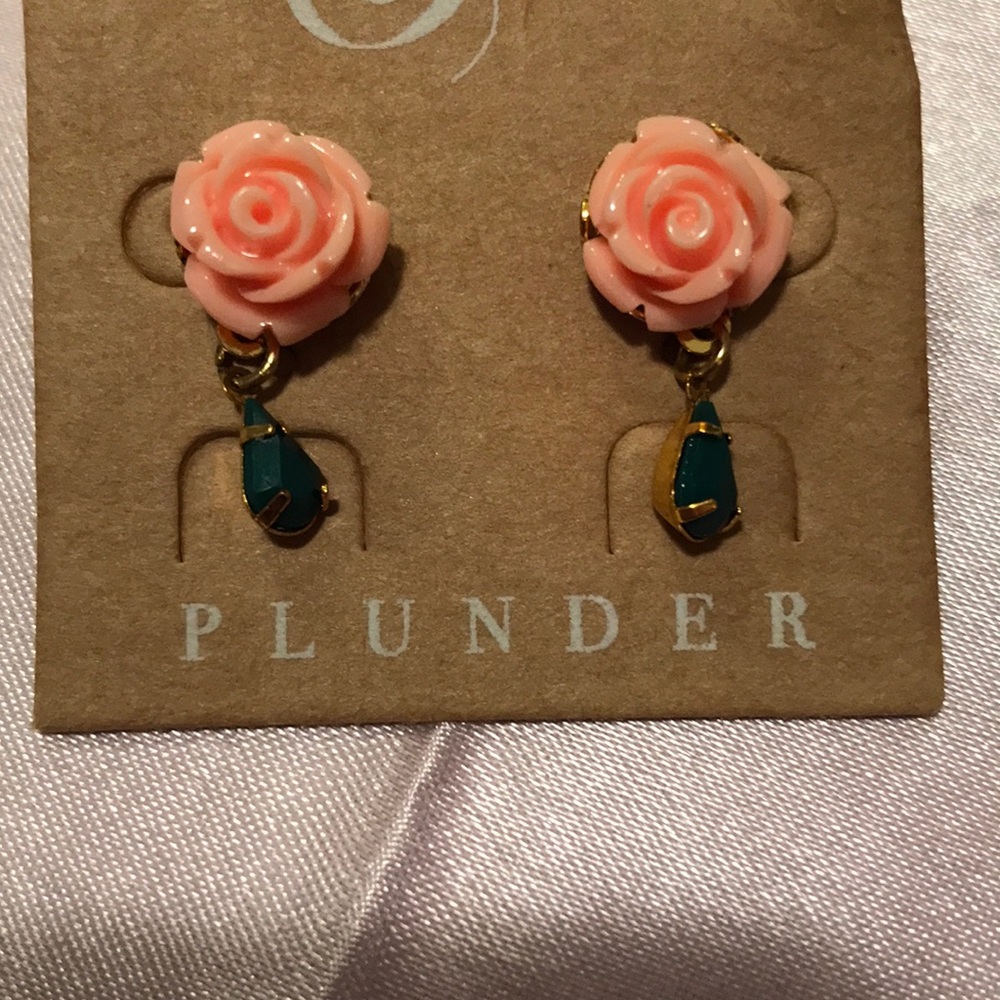 Plunder rose earrings